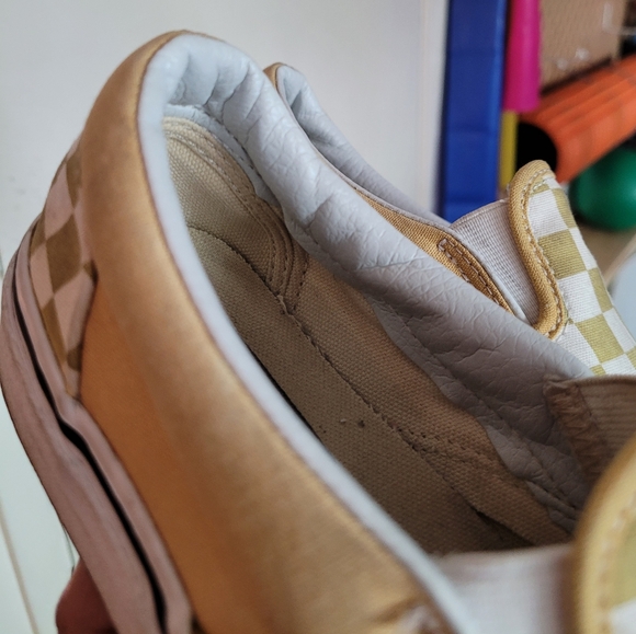 Vans sz 7 - Picture 2 of 8